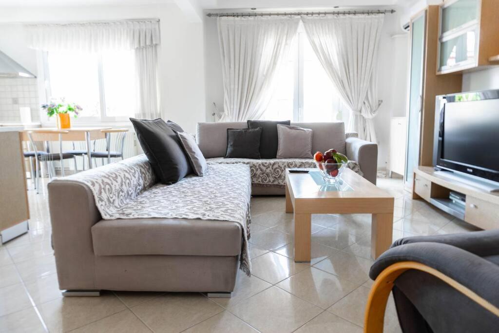 2 Bedroom Holiday Flat, Renovated, In The Centre Asprovalta Exterior photo